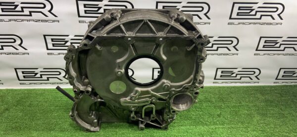 Крышка двигателя Mercedes OM651