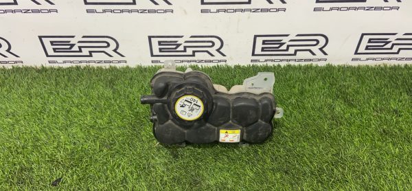 Бачок расширительный Range Rover Velar L560