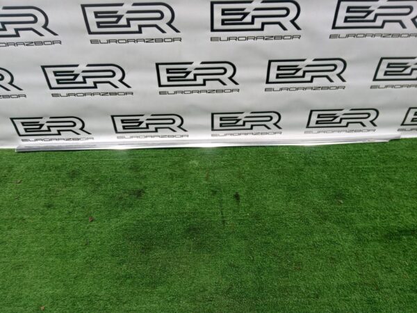 Молдинг стекла двери Mercedes GLC