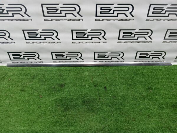 Молдинг стекла двери Mercedes GLC