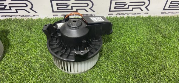 Моторчик печки Jaguar F Pace X761 Velar L560