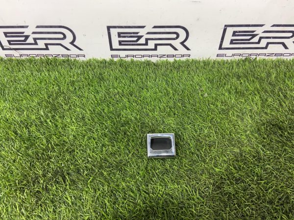 Крючок в багажник Audi Q8 4M