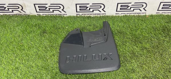 Брызговик передний правый для Toyota Hilux 8 Рест