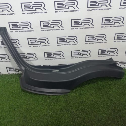 Обшивка стойки багажника правая Jaguar F Pace X761