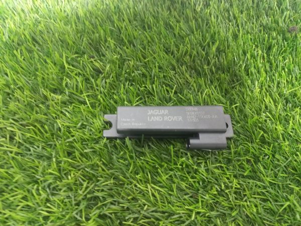 Антенна Lande Rover Velar L560