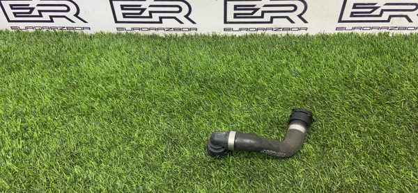 Патрубок охлаждения Mercedes W205