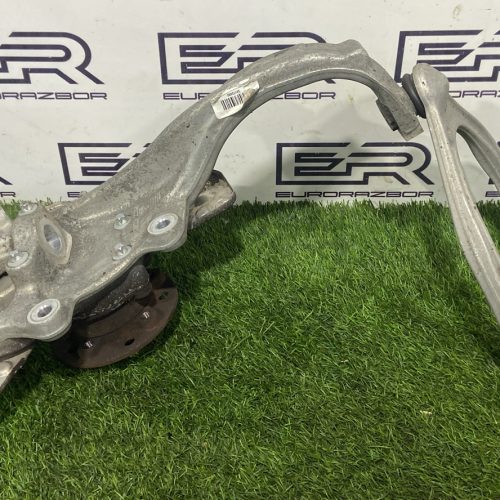 Кулак поворотный передний правый Mercedes W205