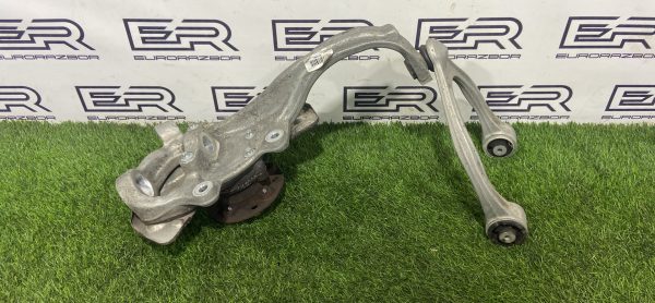 Кулак поворотный передний правый Mercedes W205