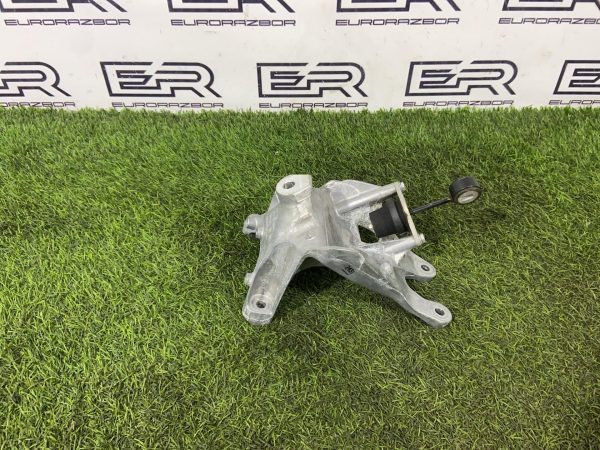 Кронштейн двигателя правый Audi Q7 Q8 4M