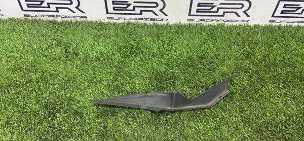 Молдинг лобового стекла Toyota Hilux 8 рест