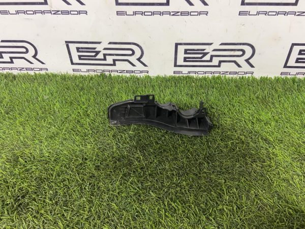 Кронштейн / накладка водостока правая Audi Q8 4M