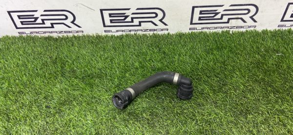 Патрубок охлаждения Mercedes W205