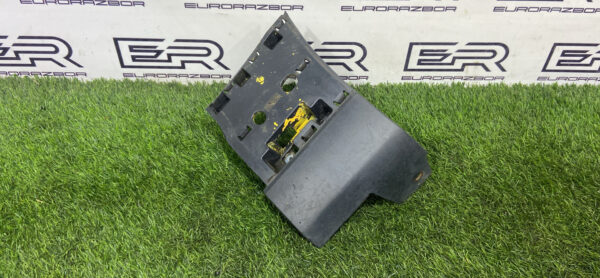 Молдинг крыла переднего правого Land Rover