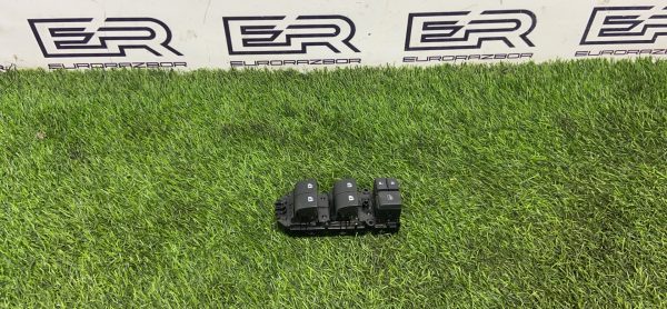 Блок управления стеклоподъемниками Toyota Hilux