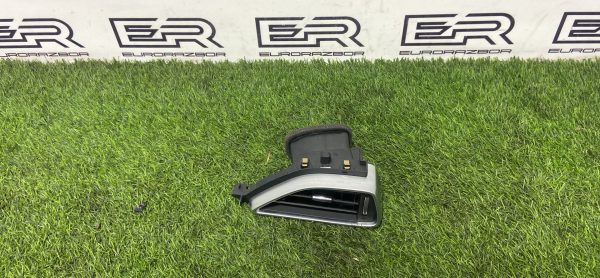 Дефлектор обдува салона правый Jaguar F Pace X761