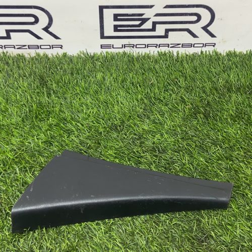 Накладка двери задней левой Toyota Hilux 8 Рест