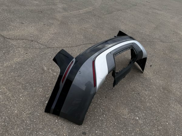 Бампер задний Range Rover Velar L560