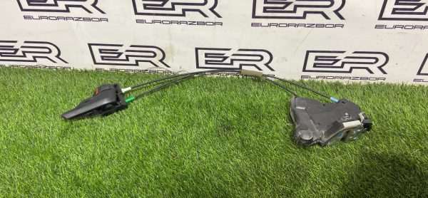 Замок двери передней правой Toyota Rav 4 CA40