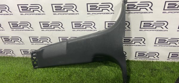 Обшивка центральной стойки левая Range Rover Velar L560