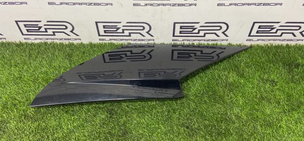 Накладка стойки кузова задняя левая Range Rover Velar L560