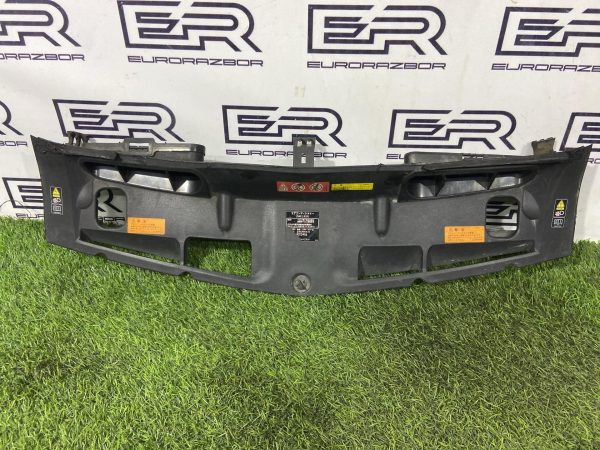 Воздухозаборник верхний Mercedes Benz W204