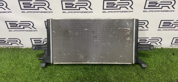 Радиатор основной Toyota Hilux 8 Рест