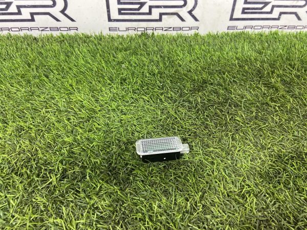 Плафон салонный LED Audi Q8 4M