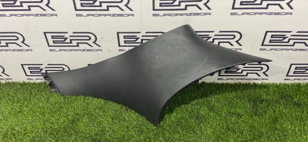 Накладка салона правая Range Rover Velar L560