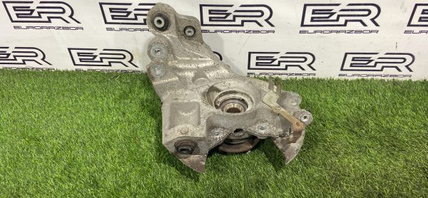 Кулак задний правый Jaguar F Pace Velar