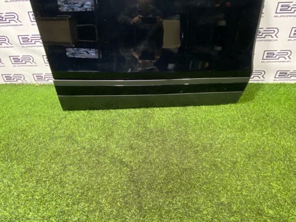 Передняя правая дверь Range Rover Velar L560