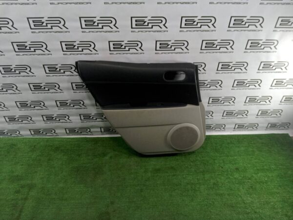 Обшивка задней левой двери Mazda CX