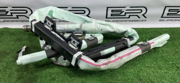 Шторка безопасности правая Kia Sorento