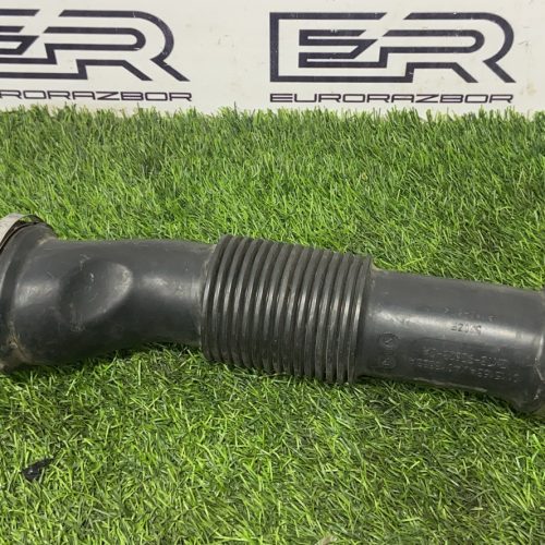 Патрубок воздушного фильтра Lande Rover Velar L560