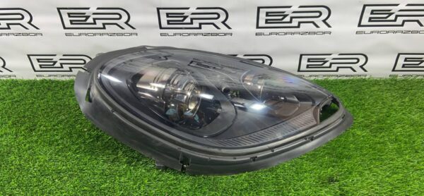 Фара правая Porsche Macan 95B