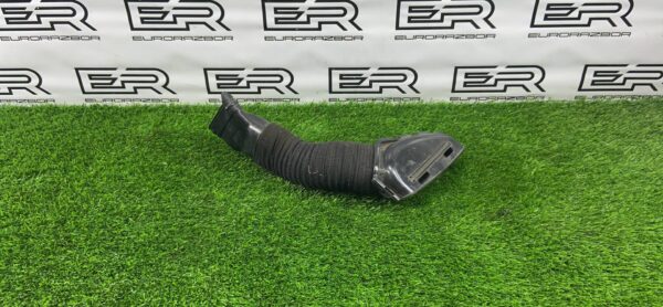 Патрубок воздушного фильтра правый Mercedes E