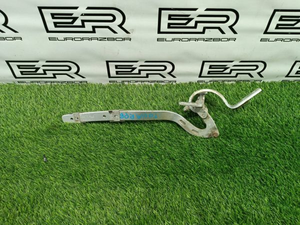 Петля крышки багажника правая Volkswagen Touareg