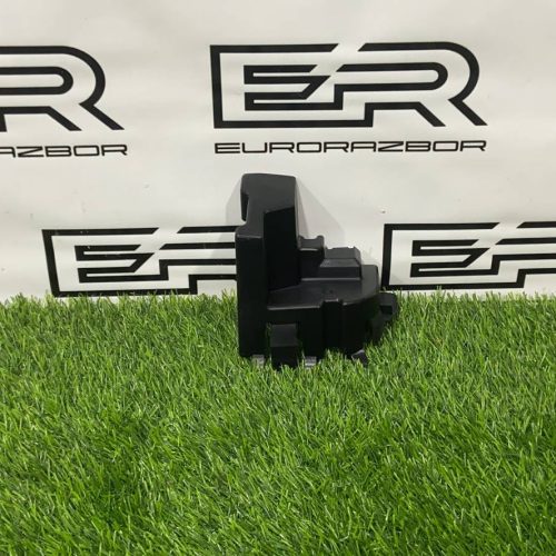 Кожух замка багажника в Mercedes CLS W218 рест