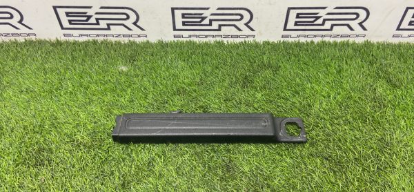 Накладка багажника задняя левая Land Rover Disсоvеry L462