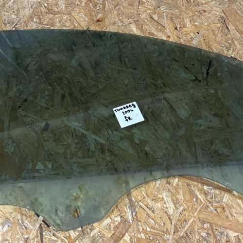 Стекло двери переднее правое VW Touareg