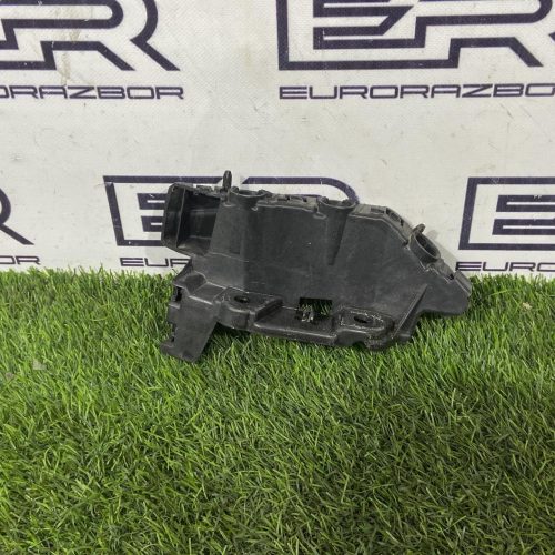 Кронштейн переднего бампера правый Audi Q8 4M