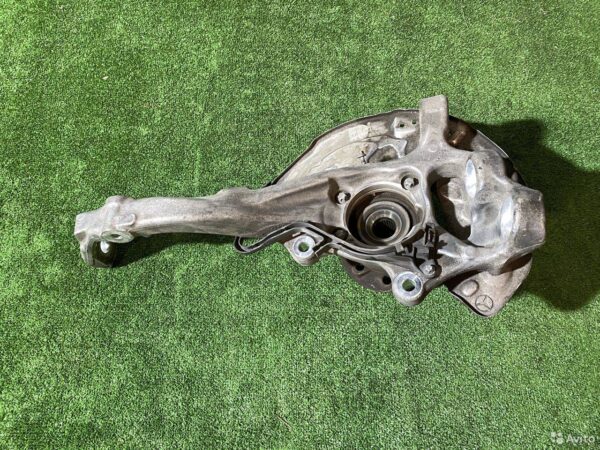 Кулак передний правый Mercedes Benz GLC X253