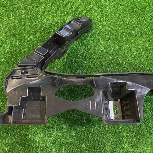 Кронштейн крепления бампера заднего правый