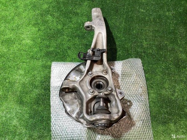 Кулак передний правый Mercedes Benz GLE W166