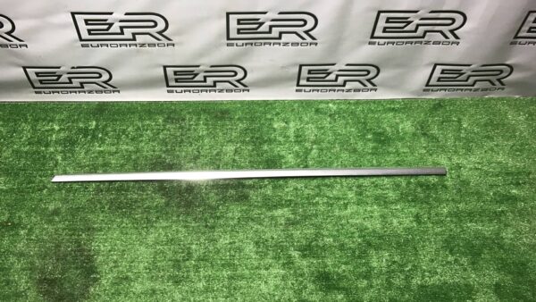 Молдинг двери передней правой Mercedes Benz GLC