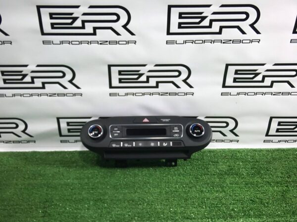 Блок управления печки/климат контроля Kia Sportage