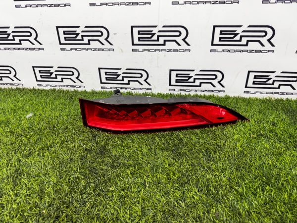 Фонарь правый Jaguar F Pace X761