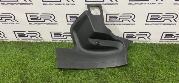 Накладка порога внутренняя задняя левая Range Rover Velar L560