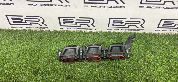 Промежуточный фланец впускного коллектора левый m276 Mercedes W212