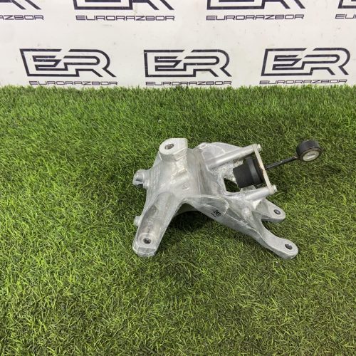 Кронштейн двигателя правый Audi Q7 Q8 4M