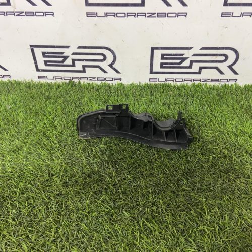 Кронштейн / накладка водостока правая Audi Q8 4M